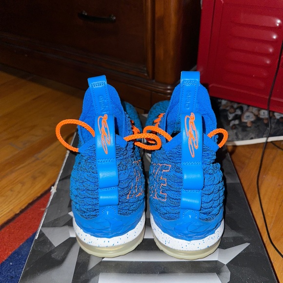 Lebron 15 Hardwood Classics size 10 mens - Picture 2 of 4